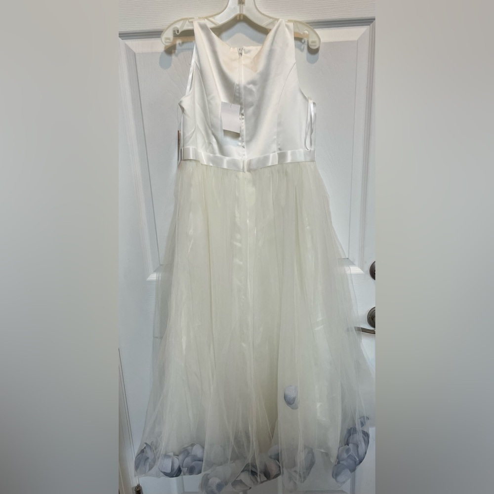 Elegant White Kids Dress - Picture 5 of 8